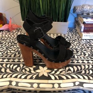 Wooden heal black stud heals